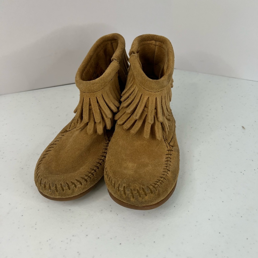 Minnetonka youth size moccasins